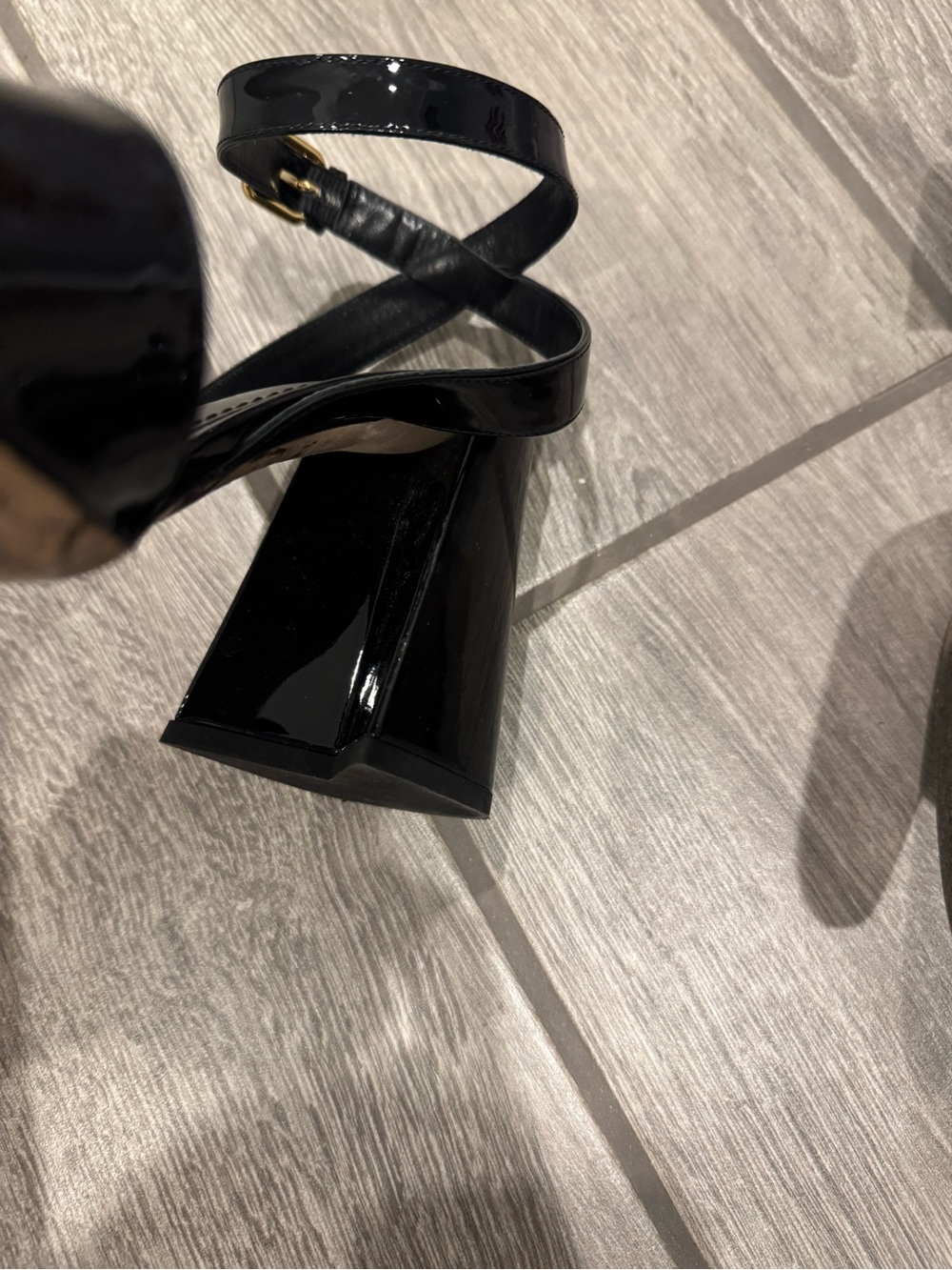 Louis Vuitton Shake Patent Leather Sandal - Picture 3 of 11